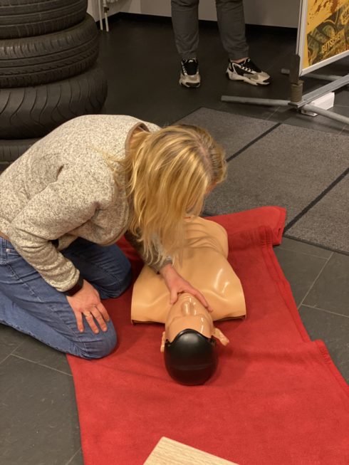 Erste-Hilfe-Reanimationsübung