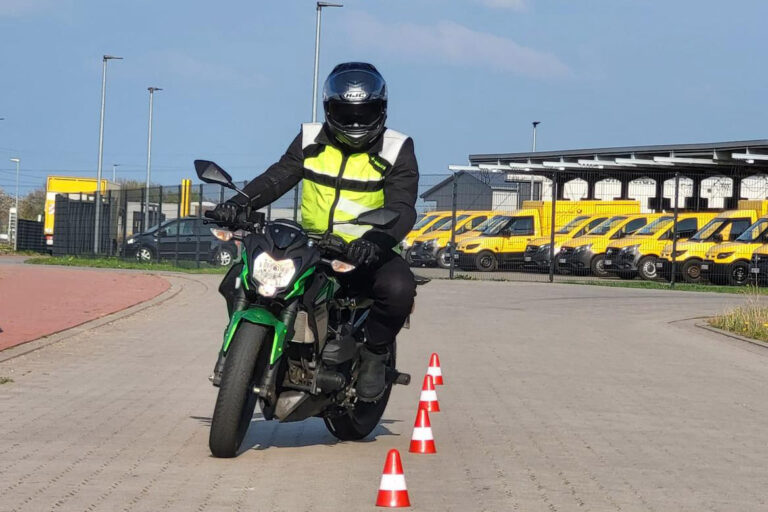 Klassenspezifischer Motorradunterricht bei der Fahrschule Noack Wildeshausen Klassenspezifischer Motorradunterricht bei der Fahrschule Noack Wildeshausen